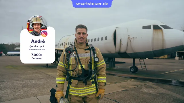 Video Thumbnail: André Dupont steht in Feuerwehrmontur vor einem Flugzeug